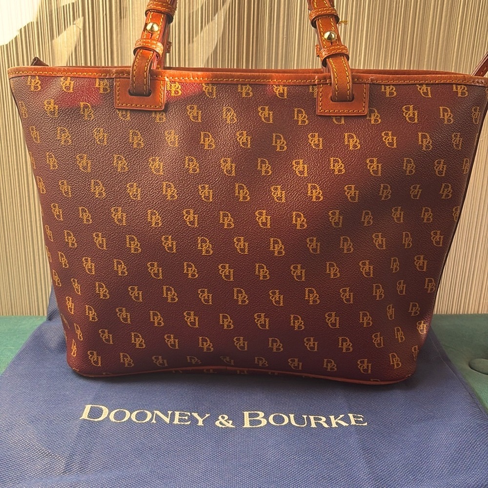 Vintage Dooney & Bourke Shoulder Bag - Picture 8 of 12